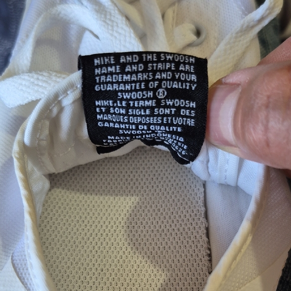 Nike White Women's Sneakers - Picture 6 of 7